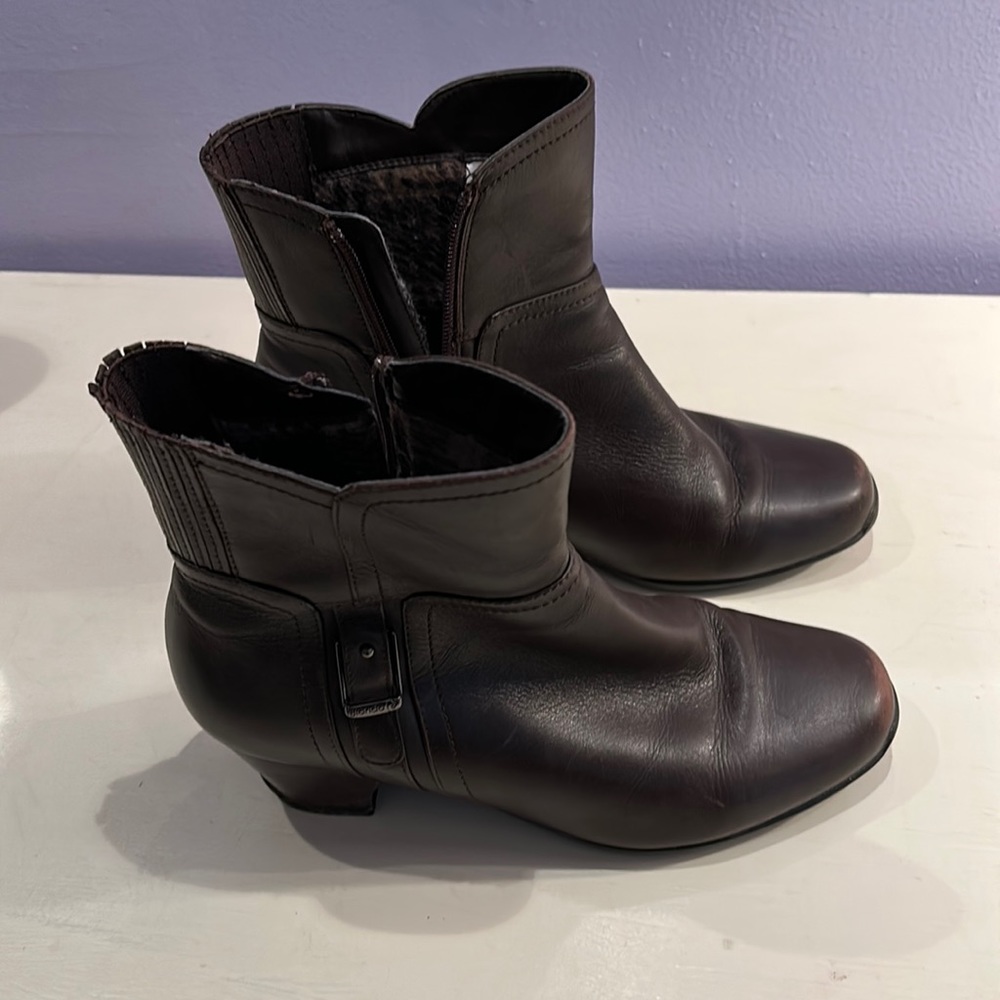 Blondo brown leather ankle women boots. Aqua protect waterproof. Size 9M.